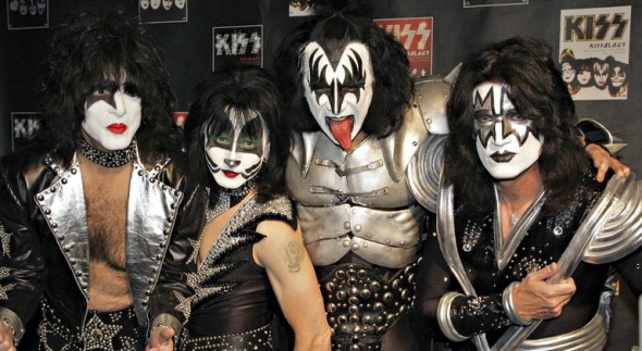  Kiss tt