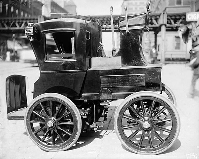 Beginning of the twentieth century. Electric taxis in New York. yellow taxi