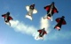 Wingsuit flying meistara apbrīnojamais lidojums.